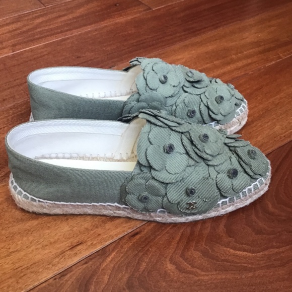 Chanel Green Classic Cc Camelia Flower Slip on Espadrilles Flats - Picture 2 of 9